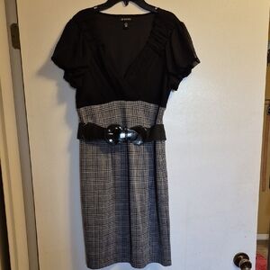 Jodi Kristopher Black and Gray V-Neck Sheath Dress